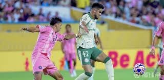 米体：弗拉霍维奇愿意留在尤文，但薪水始终是个问题